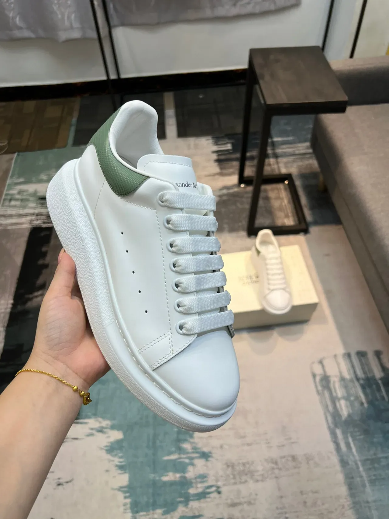 Alexander McQueen أبيض أخضر منصة جلد ناعم نمط حياة حذاء رياضي Oversized 6