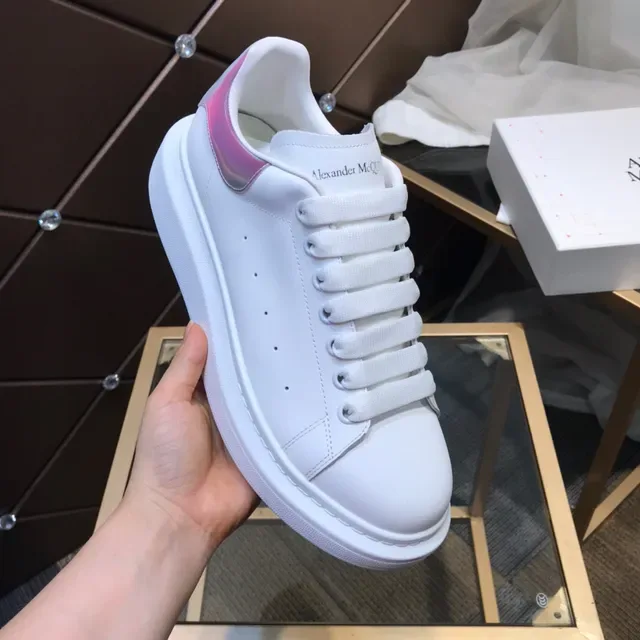 Alexander McQueen oversized sneaker, كعب أبيض وأرجواني, أعلى جلد ناعم, حذاء أسلوب حياة 2