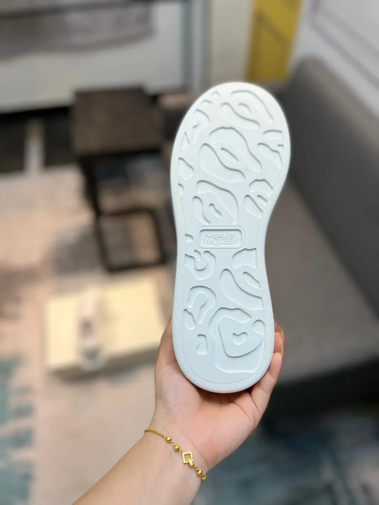 Alexander McQueen Sneakers Oversized Blanches à Studded Toe Lifestyle 9