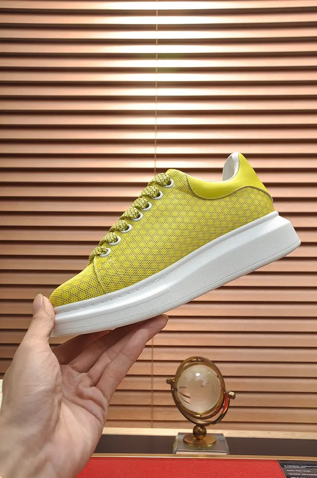 Alexander McQueen Tênis oversized amarelos com tecido texturizado lifestyle sneakers 2