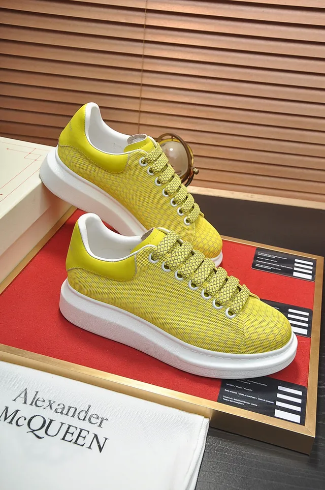 Alexander McQueen Tênis oversized amarelos com tecido texturizado lifestyle sneakers 6