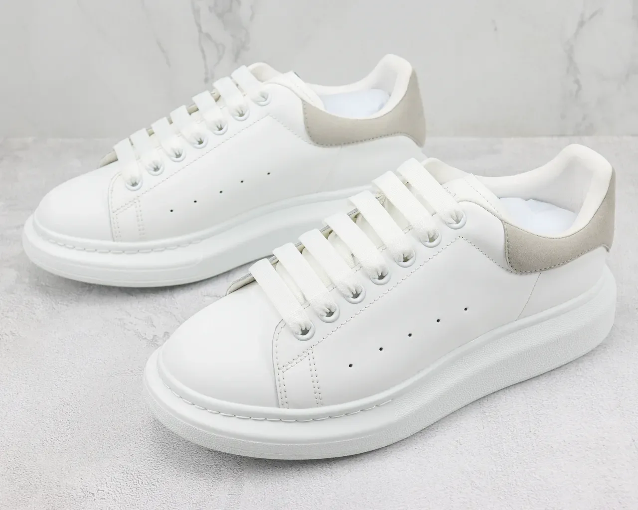 Alexander McQueen White Gray Oversized Platform Sole Smooth Leather Upper Lifestyle Sneakers 4