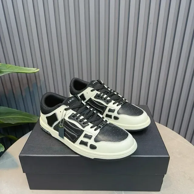 Amiri MA Court Blanc et Noir sneakers lifestyle 3