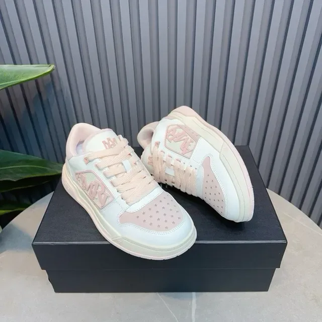 Amiri Tênis lifestyle branco e rosa low-top com perfurações na ponta 8