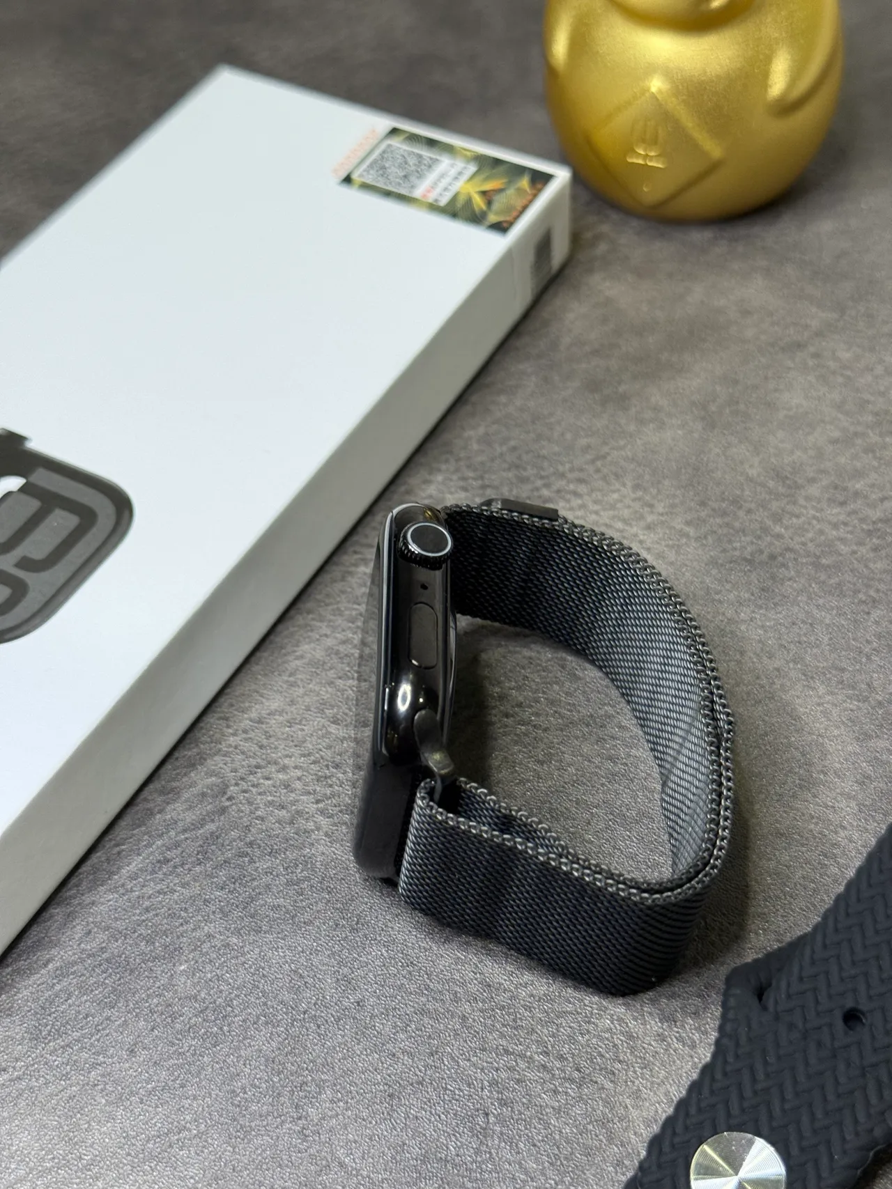 Apple Watch Black Gray Flat-Edged Case Milanese Loop Band Sports Watch 10