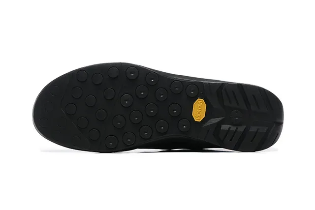 Arc'teryx Konseal LT noires baskets lifestyle 8