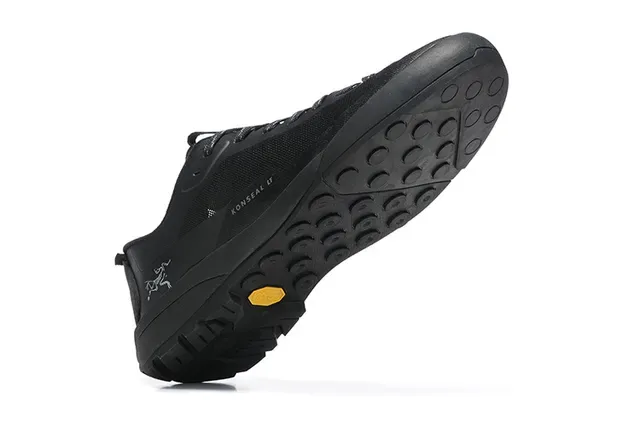 Arc'teryx Konseal LT noires baskets lifestyle 10