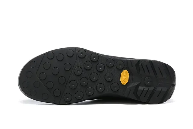 Arc'teryx Konseal LT noires baskets lifestyle 13