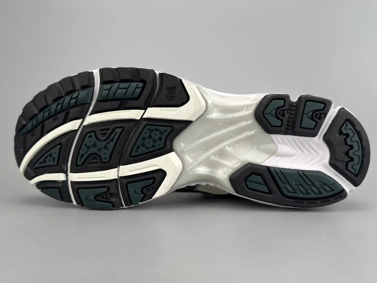 ASICS Gel-Kayano 14 Argent Noir Crème Chaussures de running 8