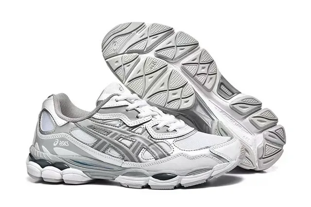 ASICS Gray White Layered Synthetic Overlays Mesh Upper Running Shoes 4