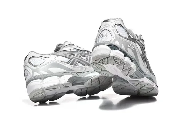 ASICS Gray White Layered Synthetic Overlays Mesh Upper Running Shoes 5