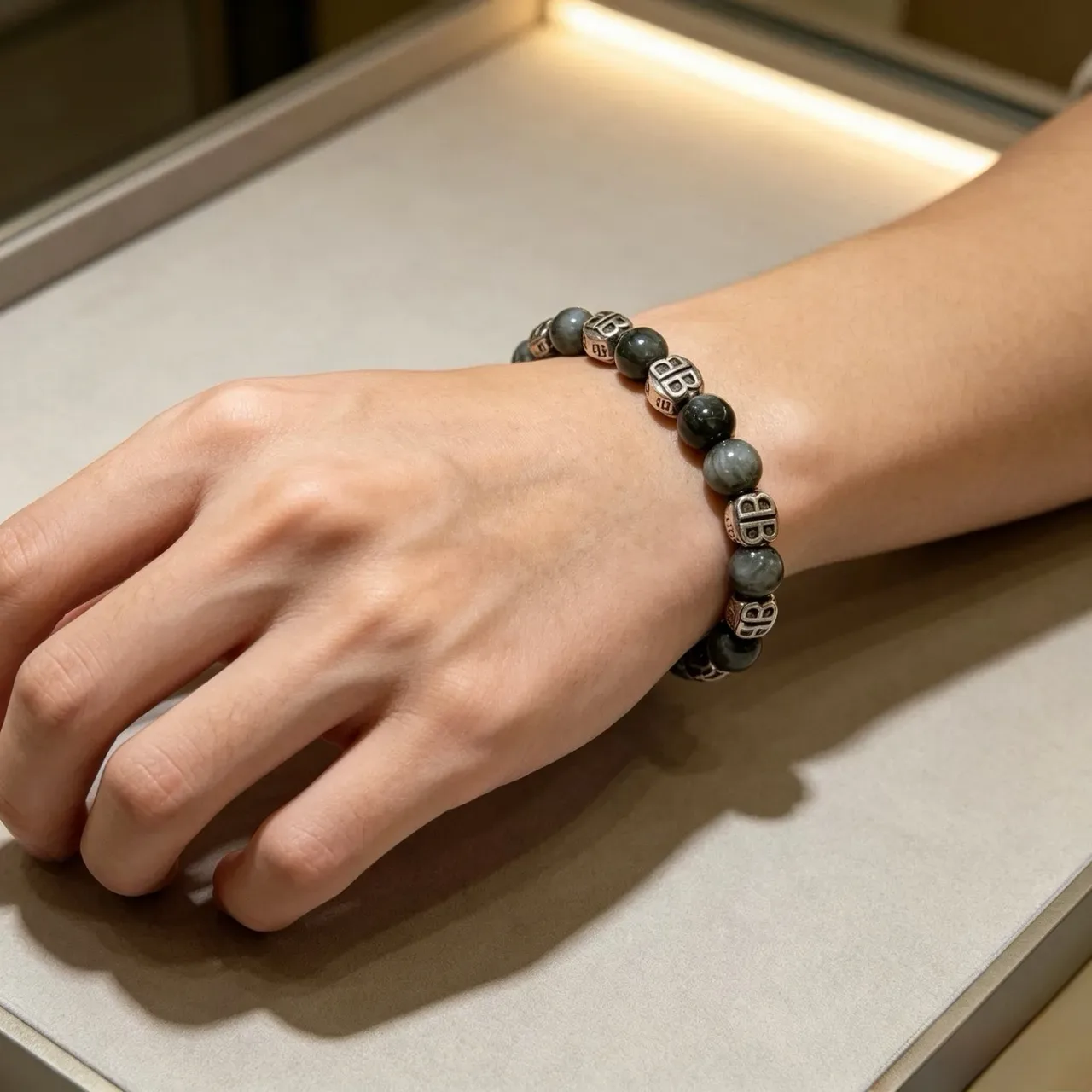Balenciaga BB Bracelet Perles Pierre Gris-Vert et Métal Argenté 5