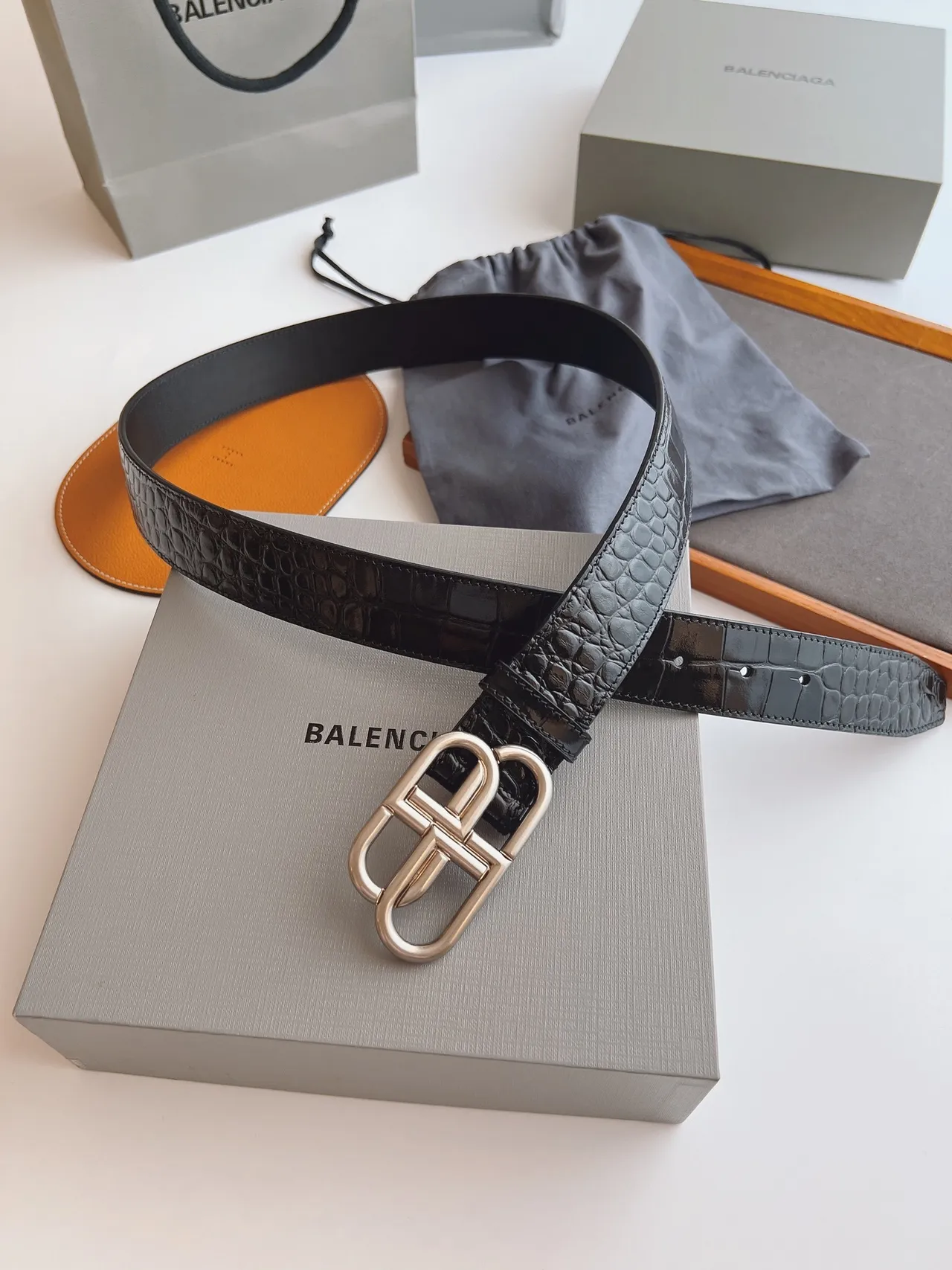 Balenciaga BB Belt Ceinture en cuir de crocodile noir brillant 6
