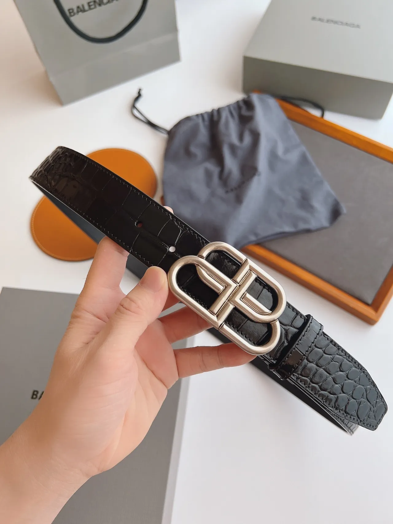 Balenciaga BB Belt Ceinture en cuir de crocodile noir brillant 8