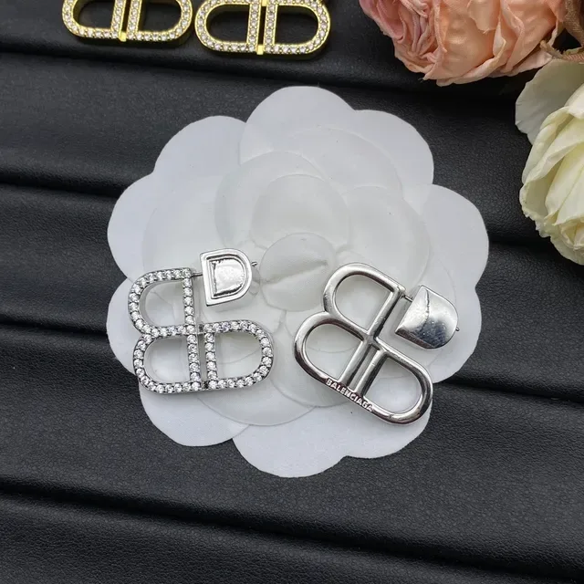 Boucles d'oreilles Balenciaga BB or argent Interlocking Logo Pavé-Crystal Embellished 2