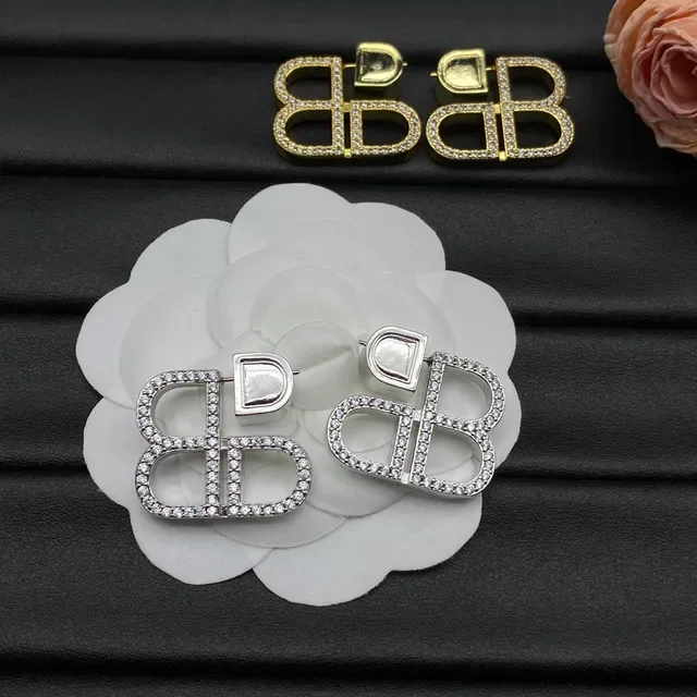 Boucles d'oreilles Balenciaga BB or argent Interlocking Logo Pavé-Crystal Embellished 4
