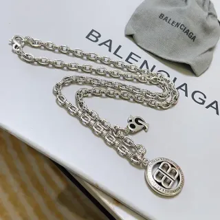 Balenciaga BB Logo قلادة فضية سوداء سلاسل بيضاوية مرتبطة منحوتة تعليقة دائرية