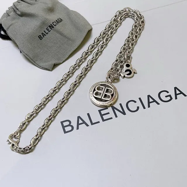 Balenciaga BB Logo Collier Argent Noir Chaîne Enchaînement Oval Gravé Pendentif Circulaire 7