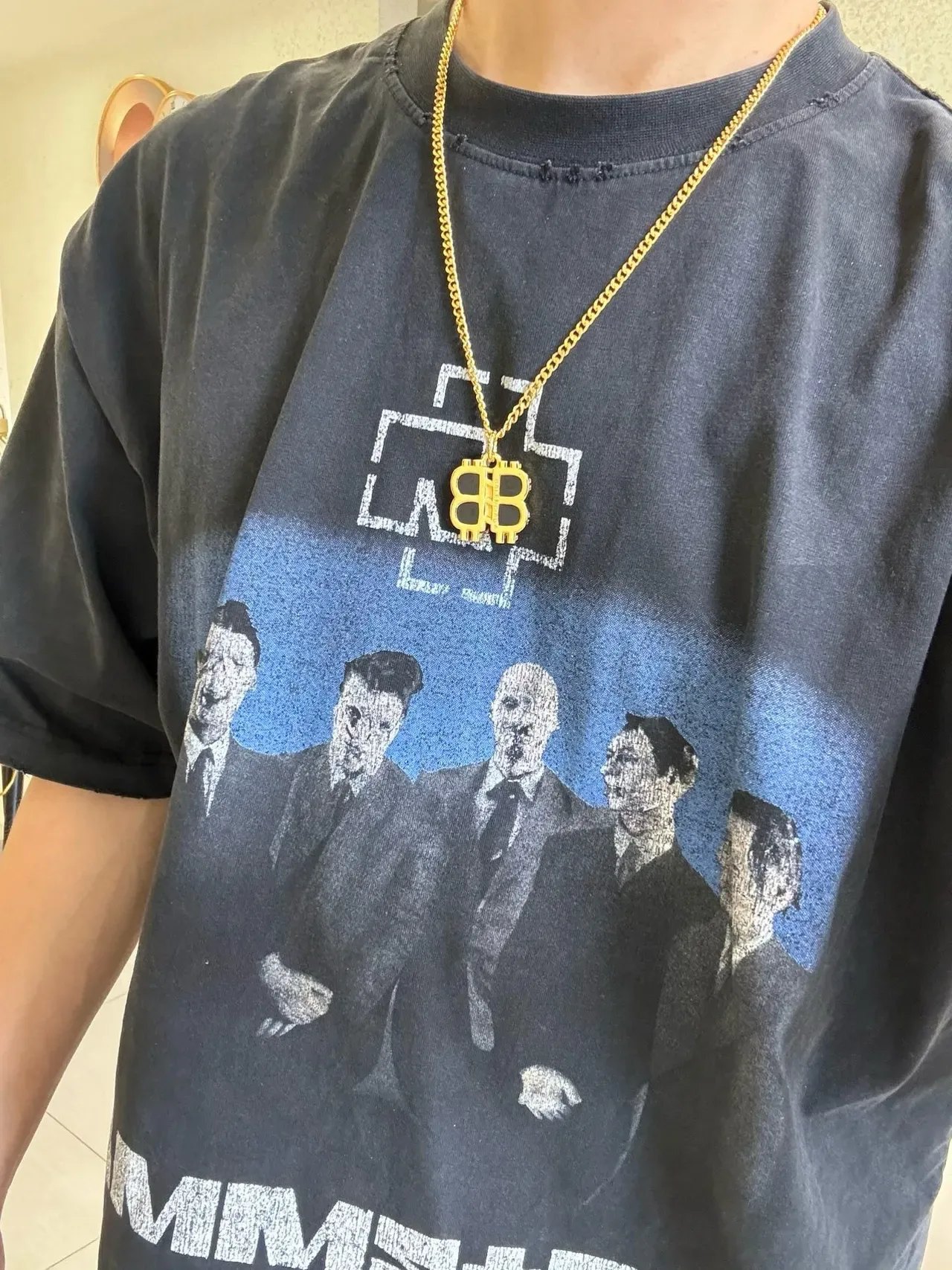 Balenciaga BB Logo Pendant Collier en Or et Noir 2