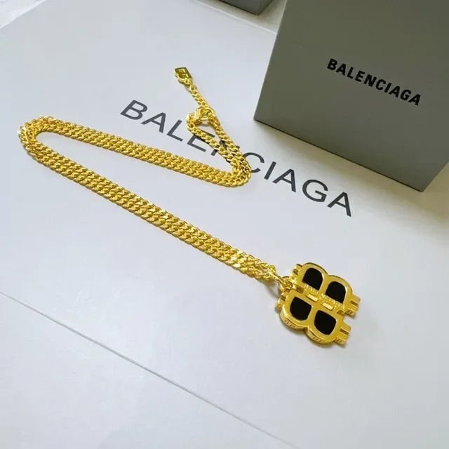 Balenciaga BB Logo Pendant Collier en Or et Noir 4