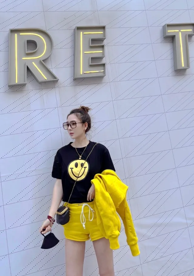 Balenciaga Preto Multicolor Tricô Gola redonda Logo invertido Suéter 4