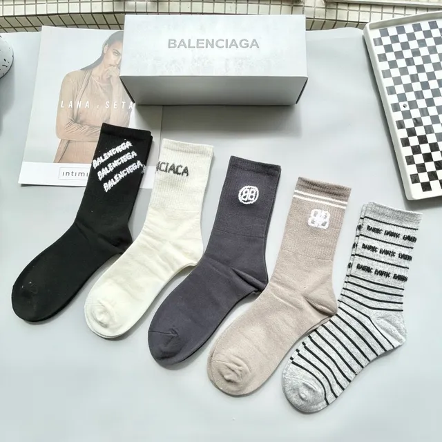 Balenciaga Black White Logo-Print Ribbed Cuff Socks 4