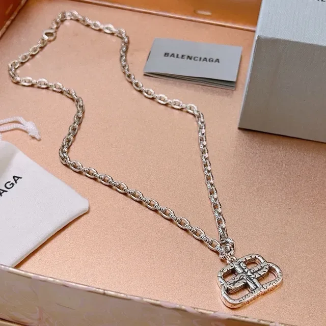 Colar Balenciaga Fivela Prata Corrente Texturizada Pendente Interlocking 2
