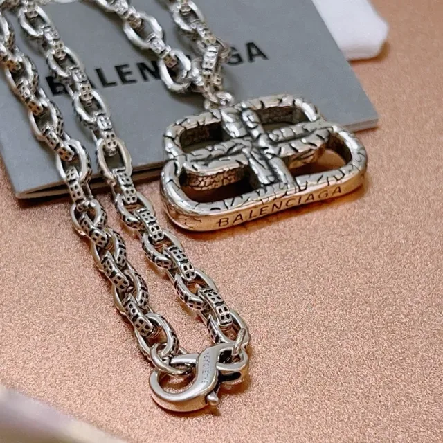 Colar Balenciaga Fivela Prata Corrente Texturizada Pendente Interlocking 4