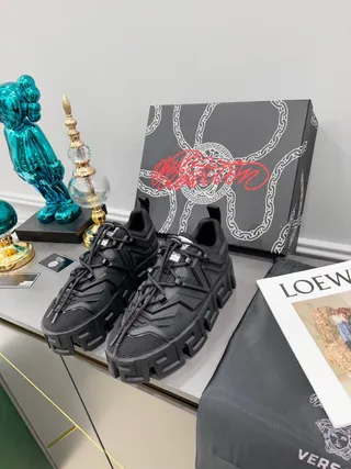Balenciaga Defender sola de plataforma preta motivo de greca tênis chunky 2