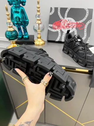 Balenciaga Defender sola de plataforma preta motivo de greca tênis chunky 3