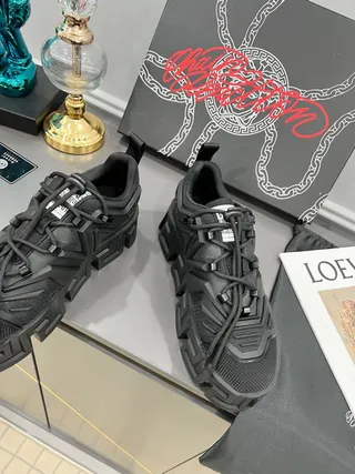 Balenciaga Defender sola de plataforma preta motivo de greca tênis chunky 6