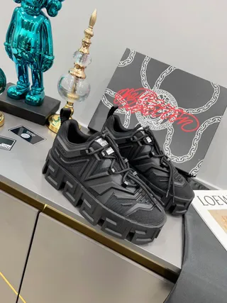 Balenciaga Defender sola de plataforma preta motivo de greca tênis chunky 7