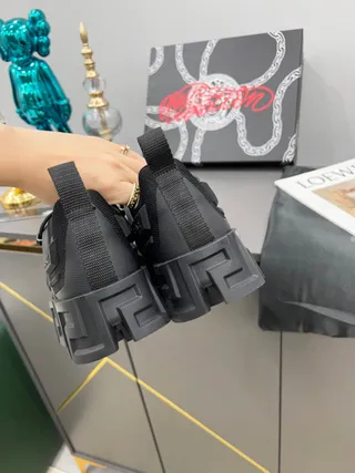 Balenciaga Defender sola de plataforma preta motivo de greca tênis chunky 8