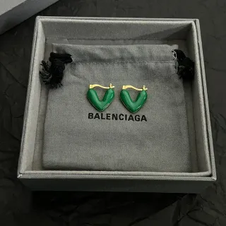 Balenciaga Aretes corazón aro esmaltado verde tono dorado