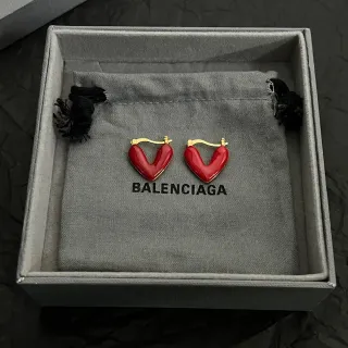 Balenciaga Le Cœur Aretes de aro con corazón de esmalte rojo