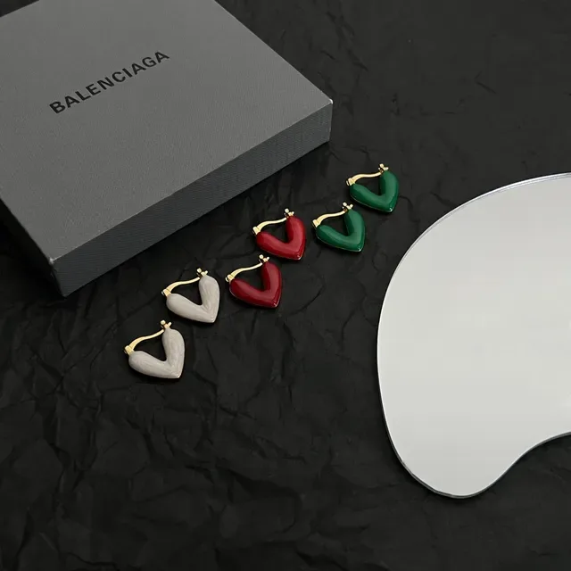 Balenciaga Le Cœur Boucles d'oreilles à cerceau en forme de cœur en émail rouge 5