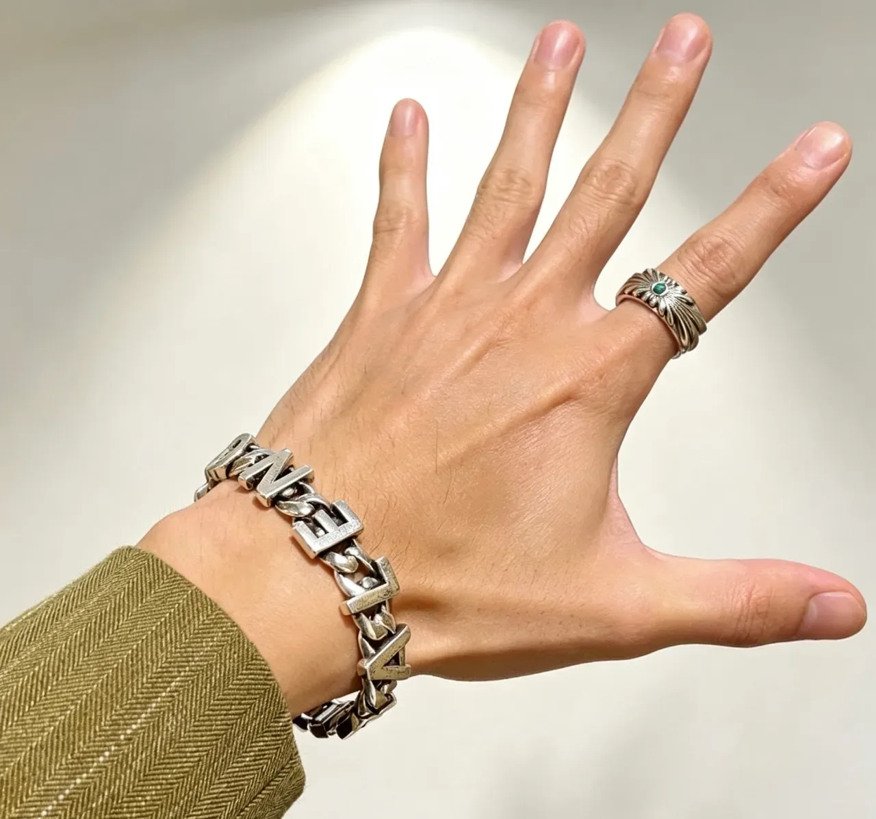 سوارة Balenciaga لوجو سلسلة رمادي فضي كيرب سميكة 3D حروف 3
