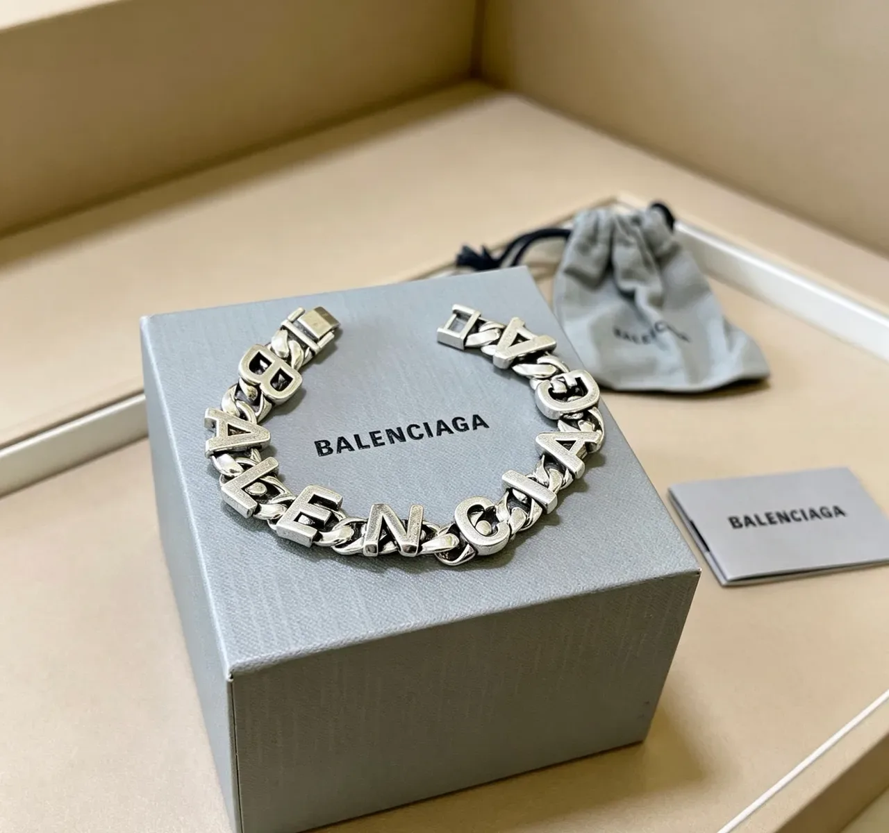 سوارة Balenciaga لوجو سلسلة رمادي فضي كيرب سميكة 3D حروف 4