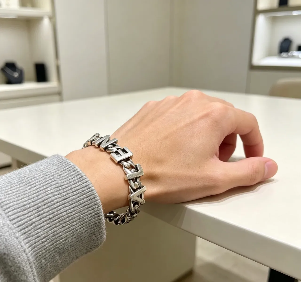 سوارة Balenciaga لوجو سلسلة رمادي فضي كيرب سميكة 3D حروف 8