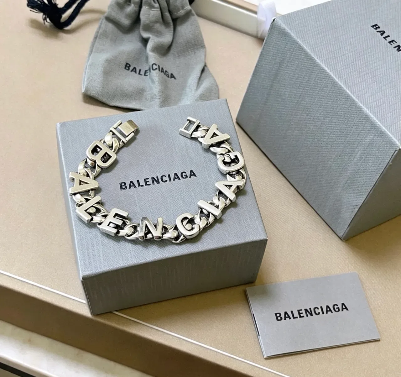 سوارة Balenciaga لوجو سلسلة رمادي فضي كيرب سميكة 3D حروف 9