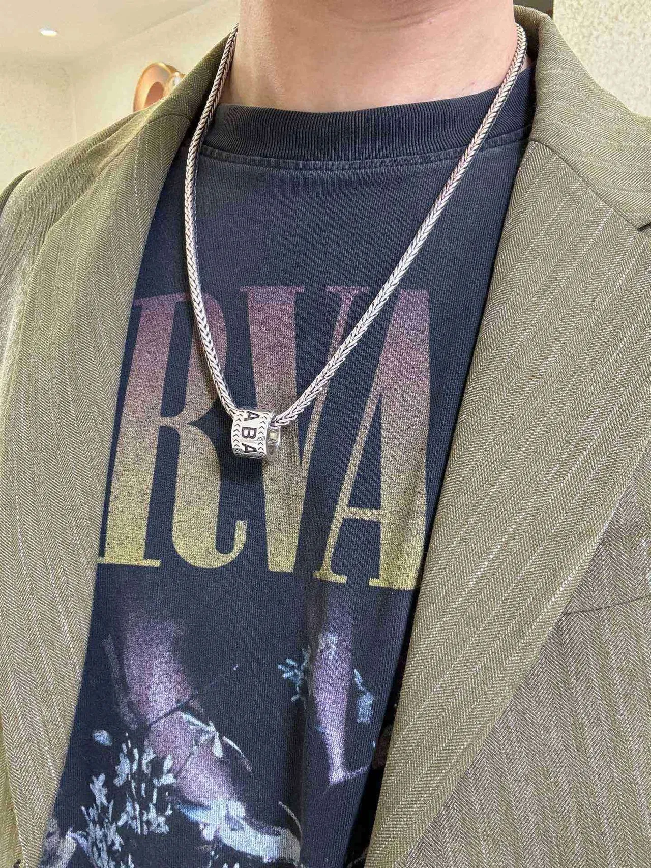 Collier Balenciaga Logo Cylindre Argent Noir Chaîne Tressée Pendentif Cylindrique 4