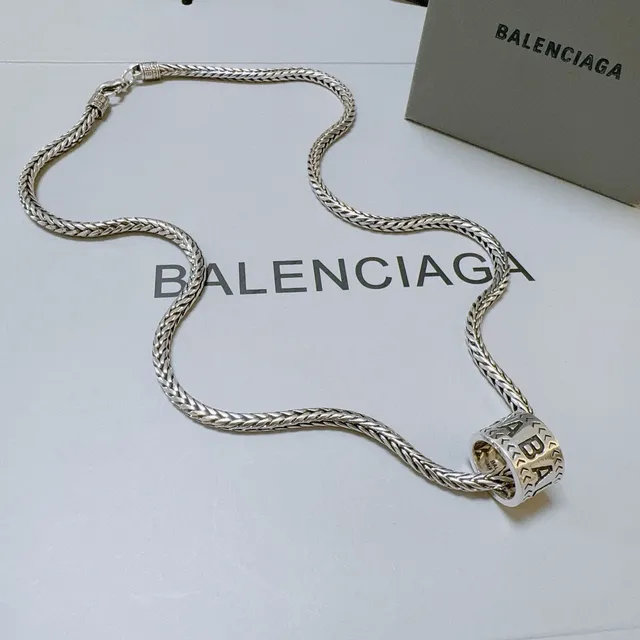 Collier Balenciaga Logo Cylindre Argent Noir Chaîne Tressée Pendentif Cylindrique 2