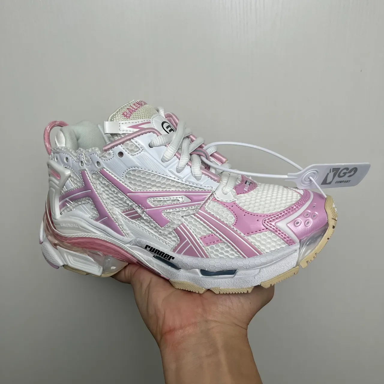 Balenciaga Runner حذاء رياضي كاجوال أبيض ووردي 2