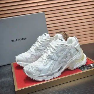 Balenciaga Runner sola branca bege malha e revestimento sintético construção tênis chunky