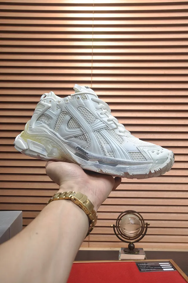 Balenciaga Runner sola branca bege malha e revestimento sintético construção tênis chunky 2