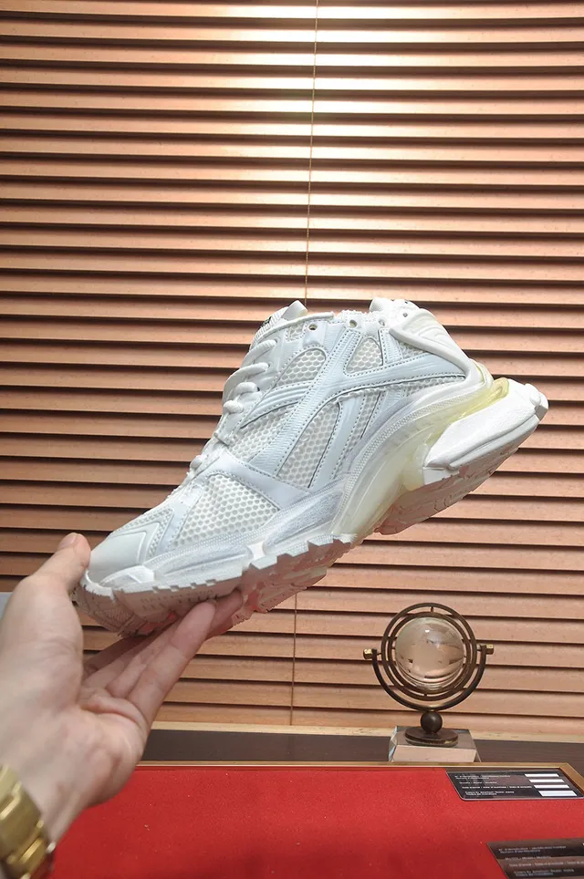 Balenciaga Runner sola branca bege malha e revestimento sintético construção tênis chunky 5