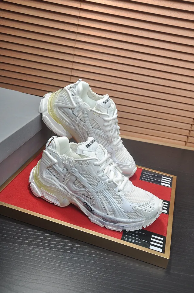 Balenciaga Runner sola branca bege malha e revestimento sintético construção tênis chunky 6