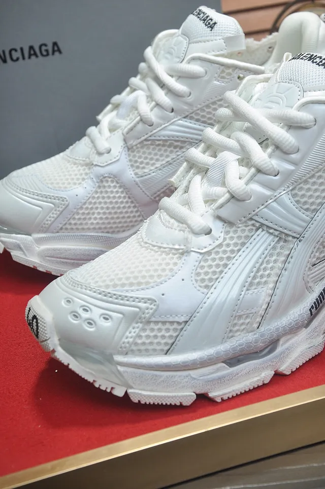Balenciaga Runner sola branca bege malha e revestimento sintético construção tênis chunky 8