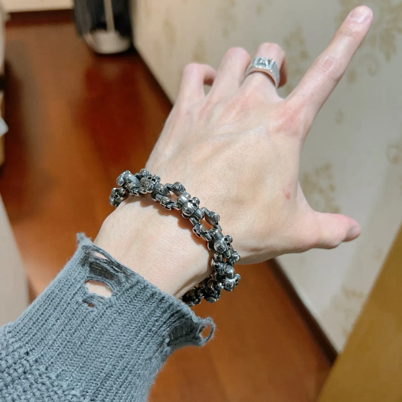 Balenciaga Pulseira de Corrente de Caveira Pulseira de Metal Prateado 4