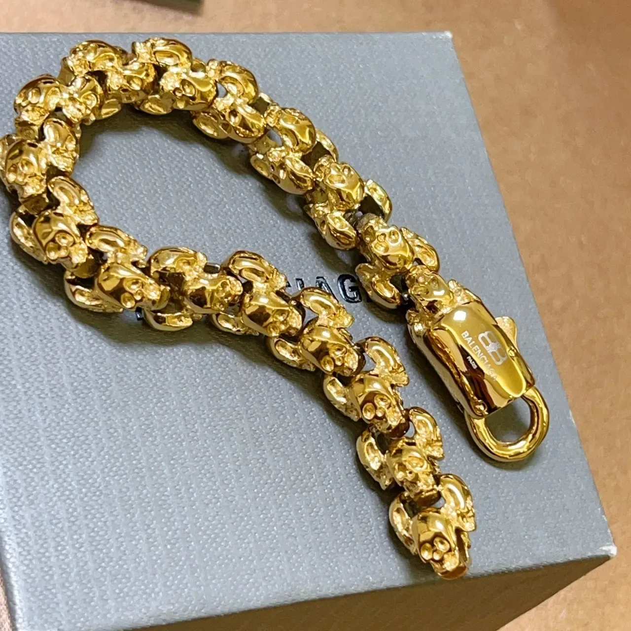 Balenciaga Bracelet Chaîne Crâne Métal Doré 3